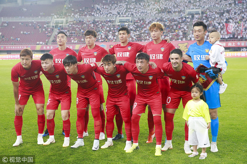 足球赛事中 足球赛事中