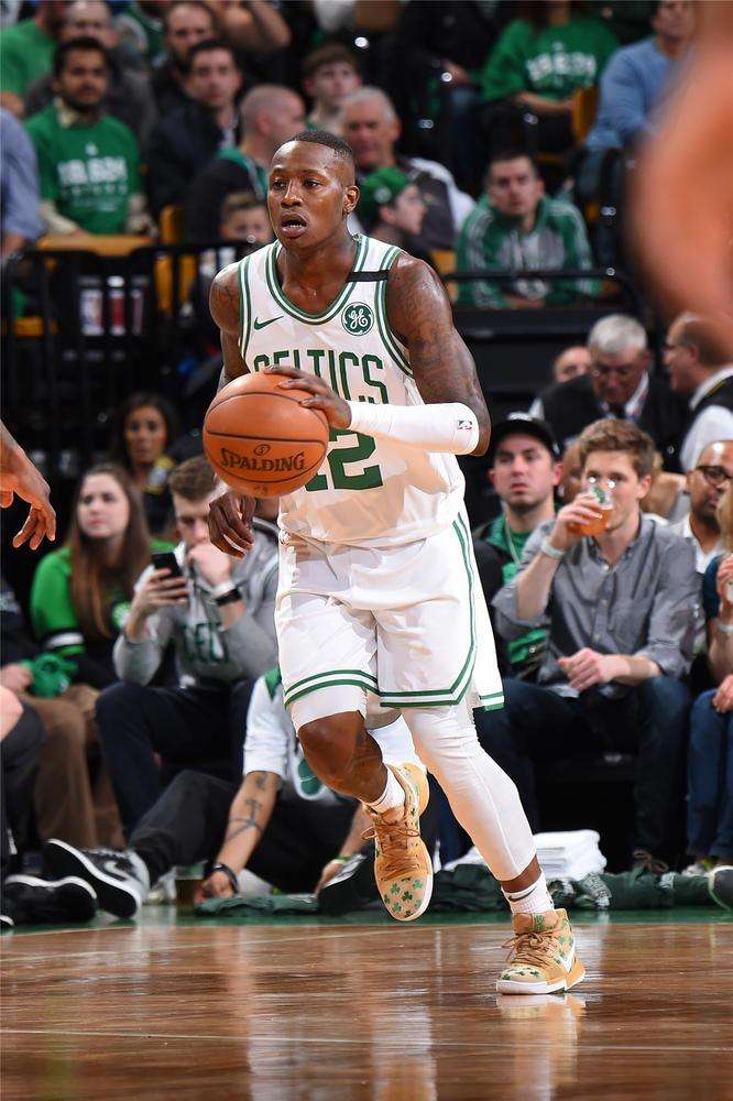 都充满了悬 都充满了悬